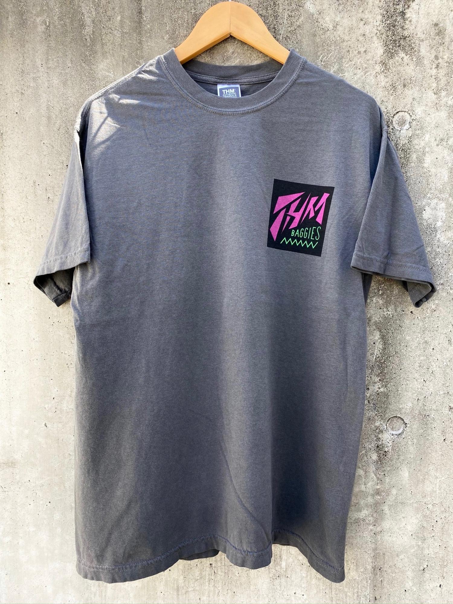 [THE HARD MAN] THM BAGGIES S/S tee Charcoal