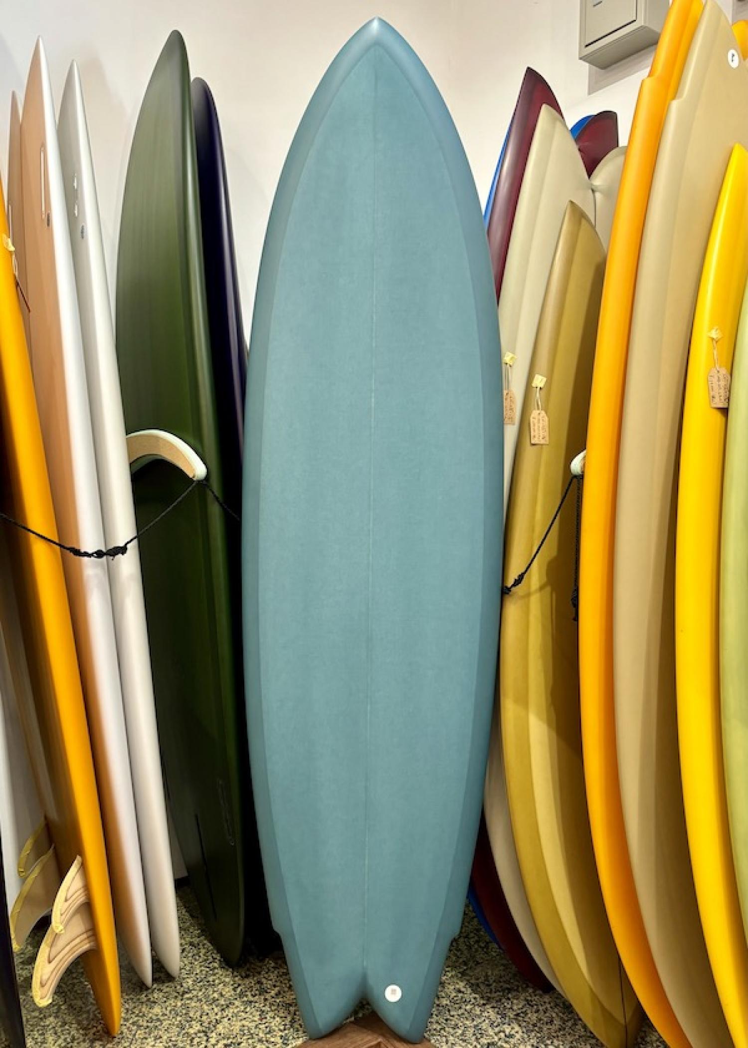 USED BOARDS( RMD SURFBOARDS 5.8 Invader ) 