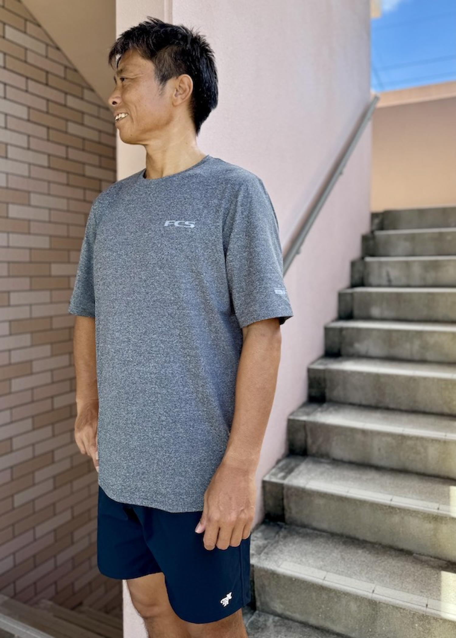 FCS SHORT SLEEVE UV SURF TEE