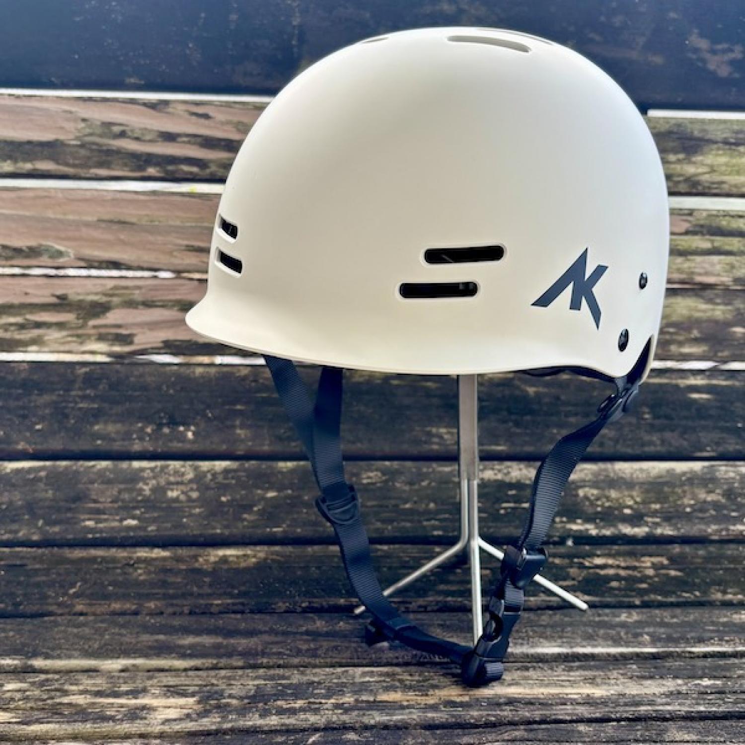 AK HELMET RIOT GRAY 