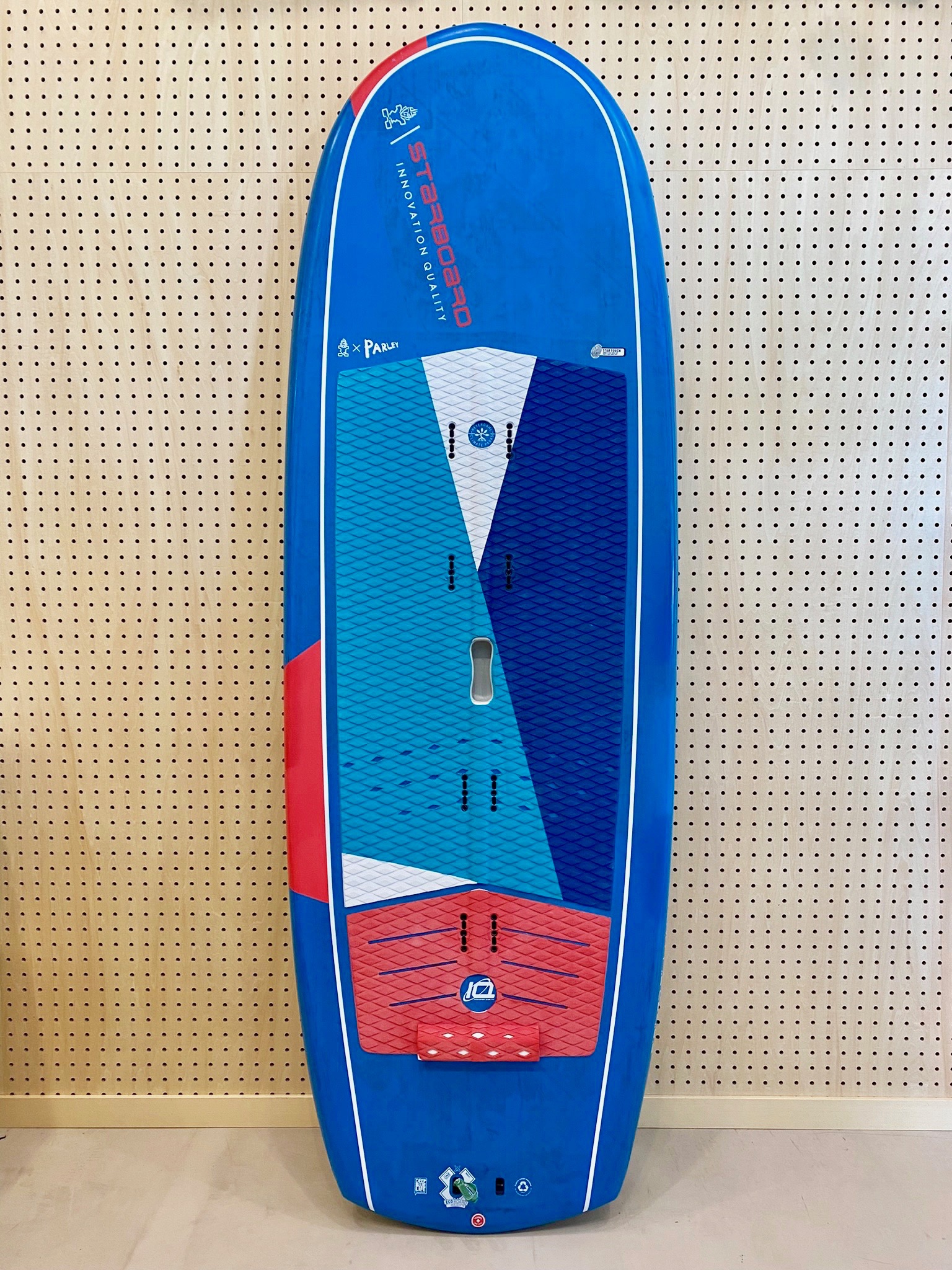 USED BOARDS (STARBOARD Hyper Foil 6.8×27.5 Blue Carbon)|沖縄