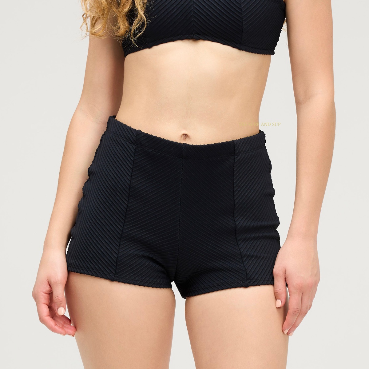 http://www.yessurfokinawa.com/shopping/ladysboardshorts/seea_liam_bottom_black_rib.html