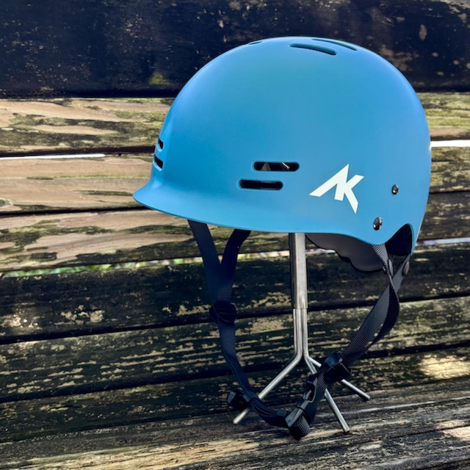 AK HELMET RIOT TEAL
