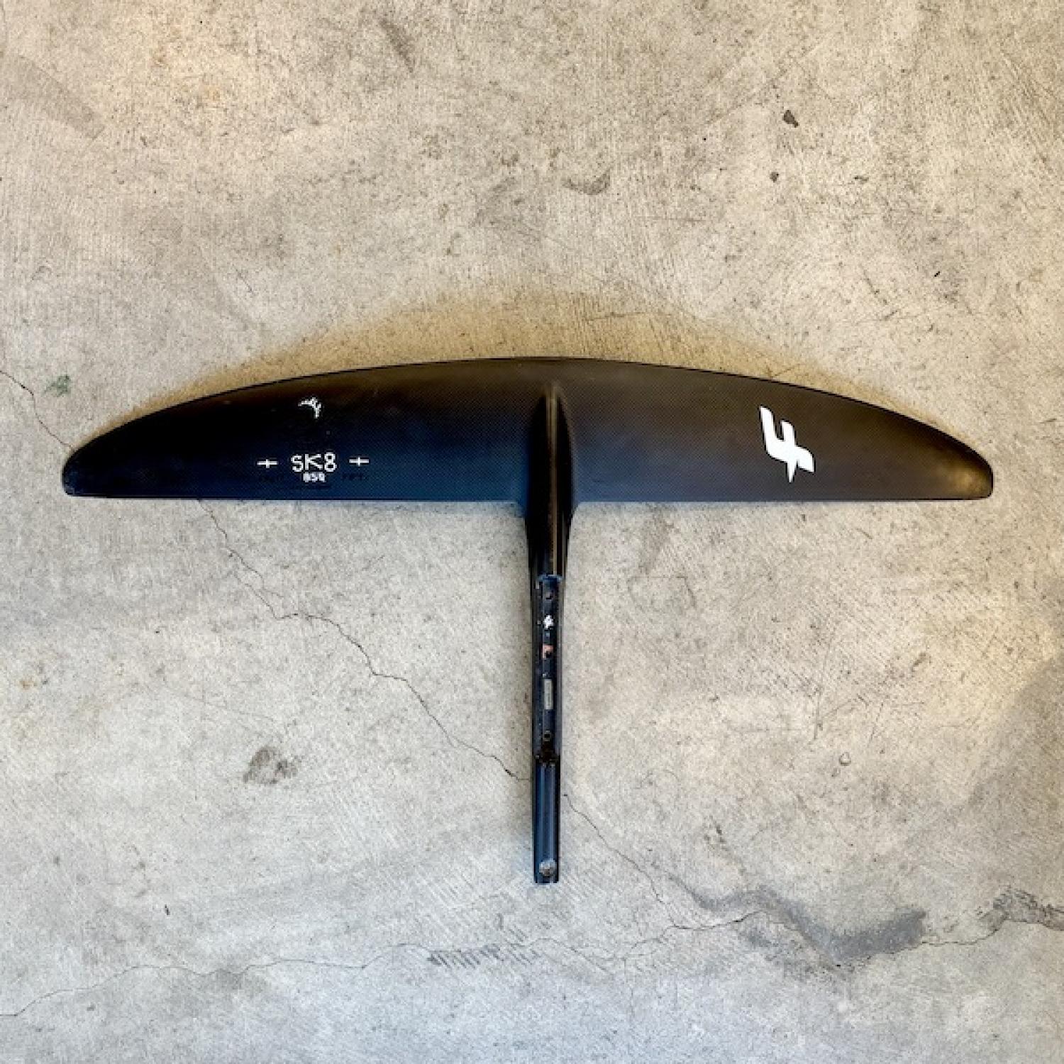 USED F-ONE SK8 V1 CARBON 850